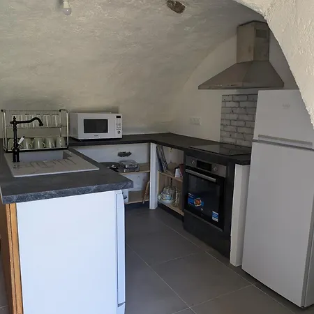 Maison Dans Une Oliveraie